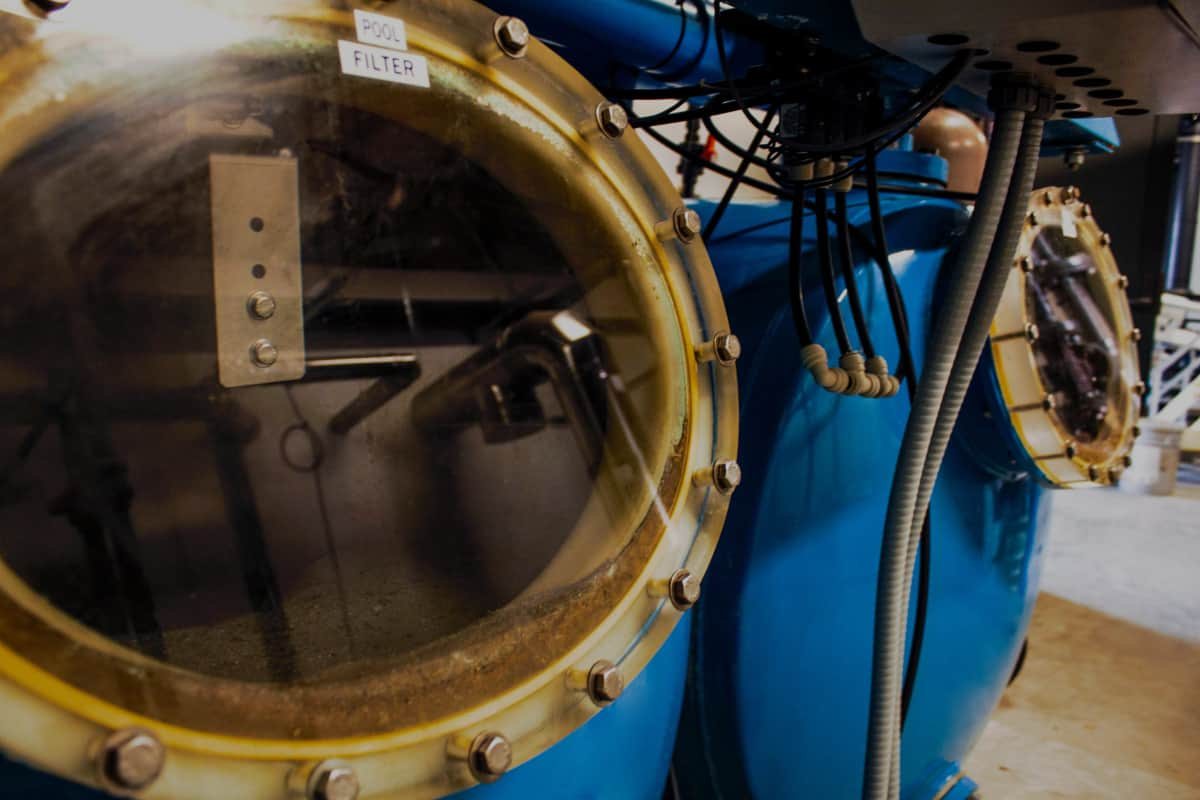Commercial filtration tanks with inspection portholes
