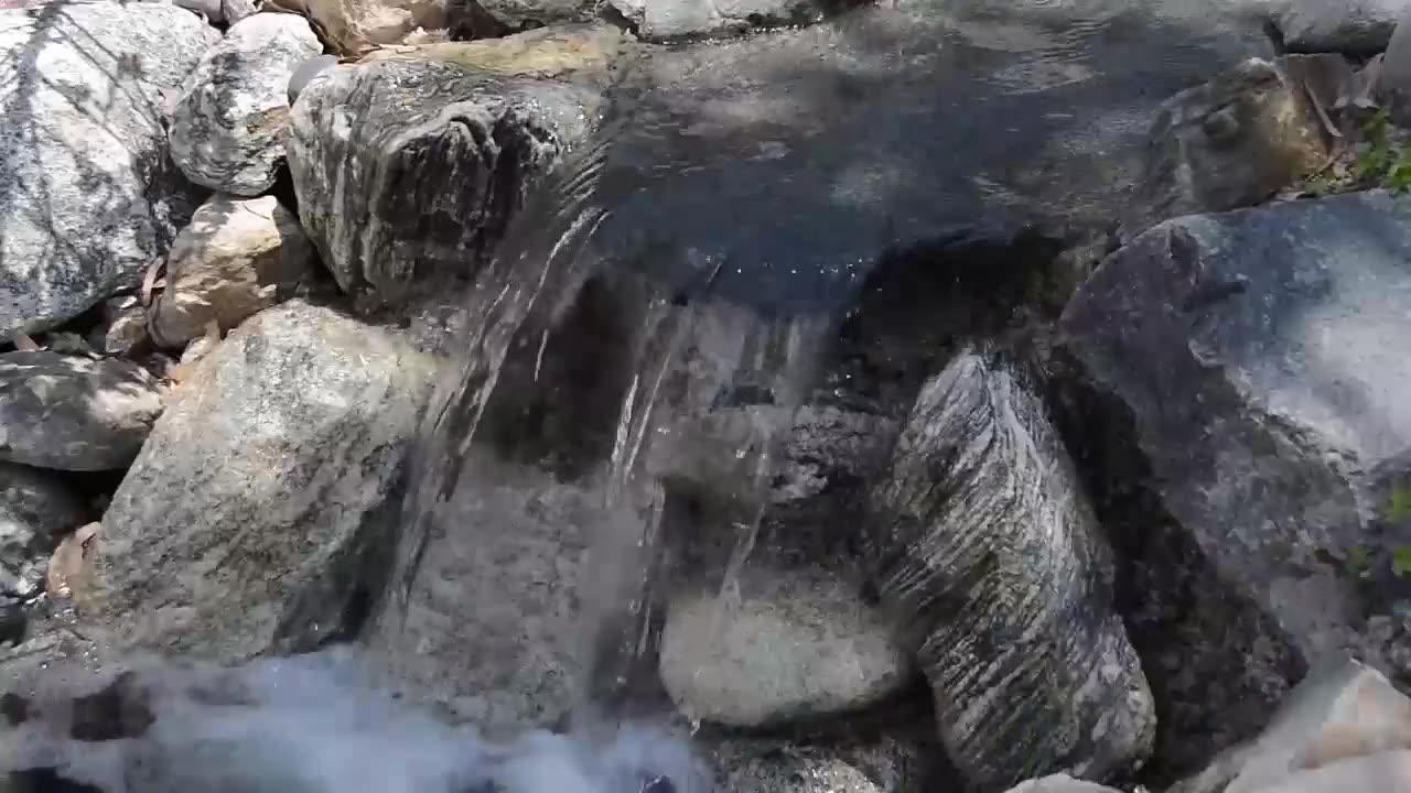Waterfall on a relined pond in Long Beach